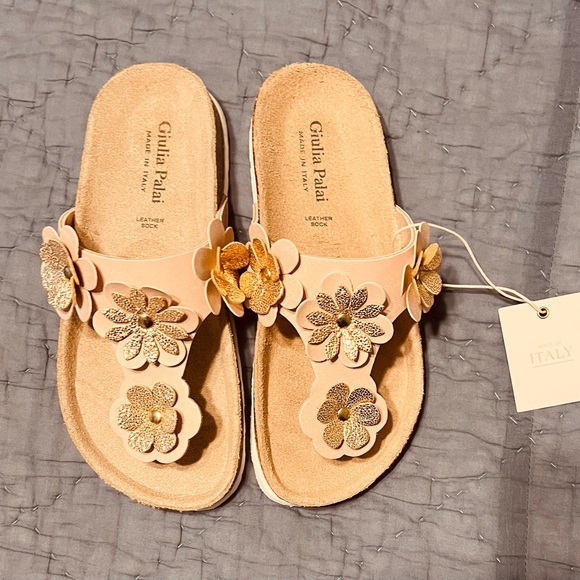 NWT Giulia Palai Girl’s Size 1 Soft Pink and Metallic Gold Floral Sandals - Picture 2 of 8